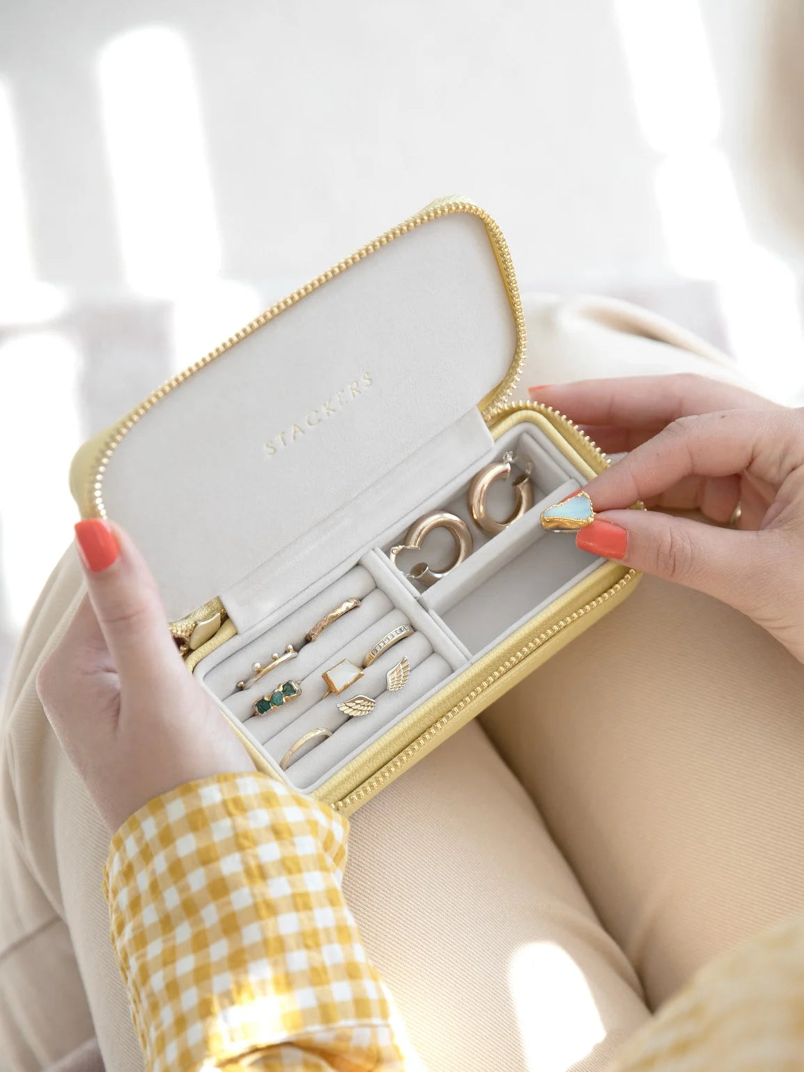 Stackers Medium Travel box Geel