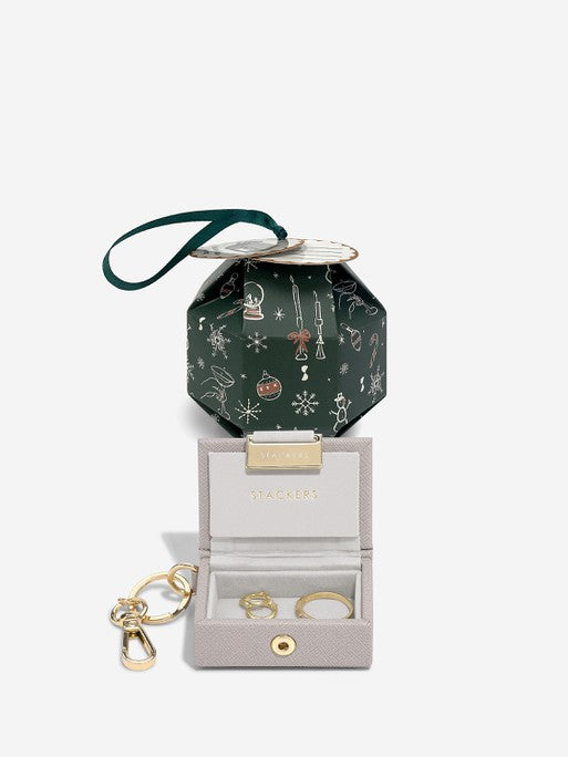 Stackers Juwelendoos Sleutelhanger in Decoratieve Kerstbal Taupe